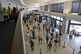 Video: Chaos in Emirates Flight at SFO Airport as H-1B Panic Spreads.