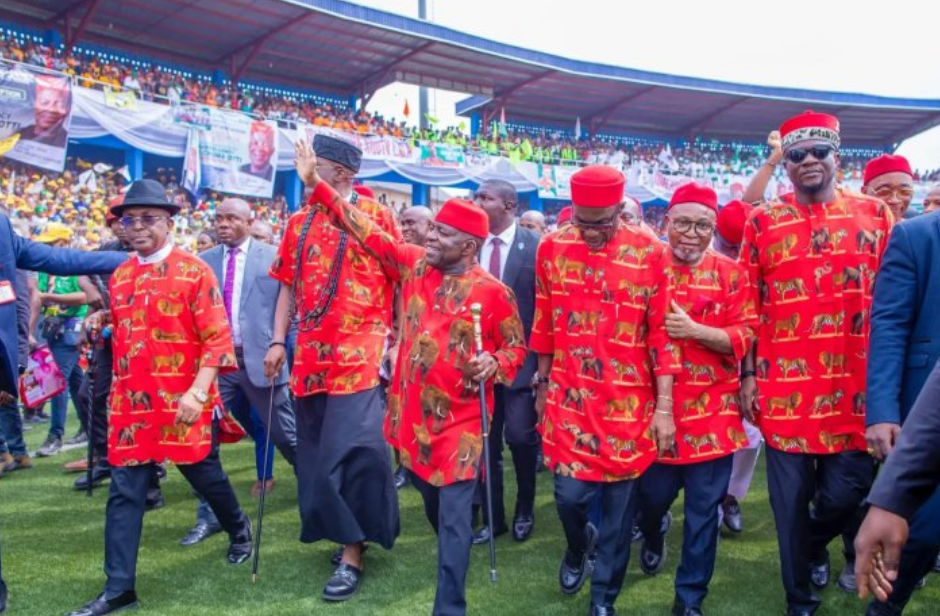 Ukwa La Ngwa Donates ₦100m to Back Otti’s 2027 Re-election Ukwa La Ngwa Donates ₦100m to Back Otti’s 2027 Re-election